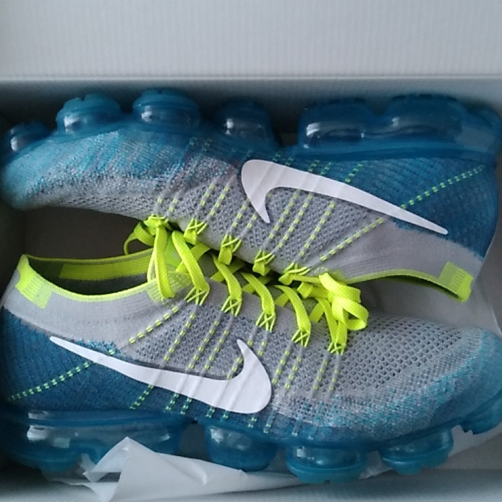 Men's Nike Air Vapormax Flyknit Size 12 Color: Wolf Grey/White-Chlorine Blue